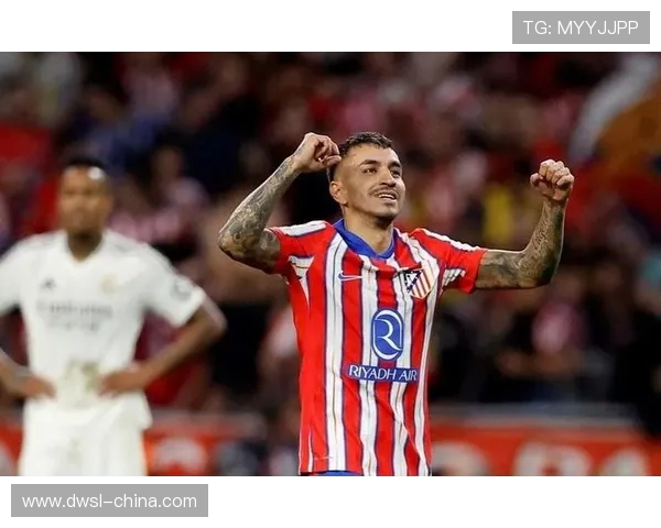 马竞球星安赫尔科雷亚在墨西哥蒙特雷家门外惊遇野熊场面惊险