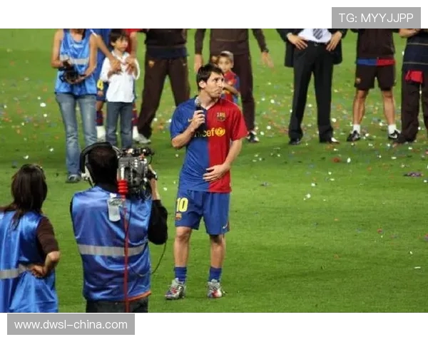 巴萨旧将马克斯盛赞梅西称其为最佳球员能与梅西小罗并肩是荣幸