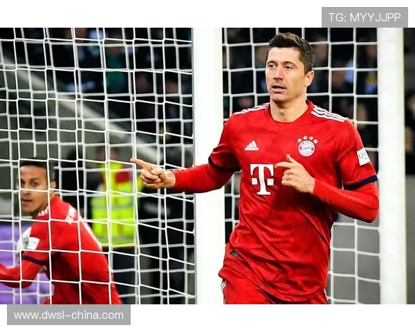 拜仁客战门兴首发凯恩雅克松格雷茨卡乌尔比希亮相